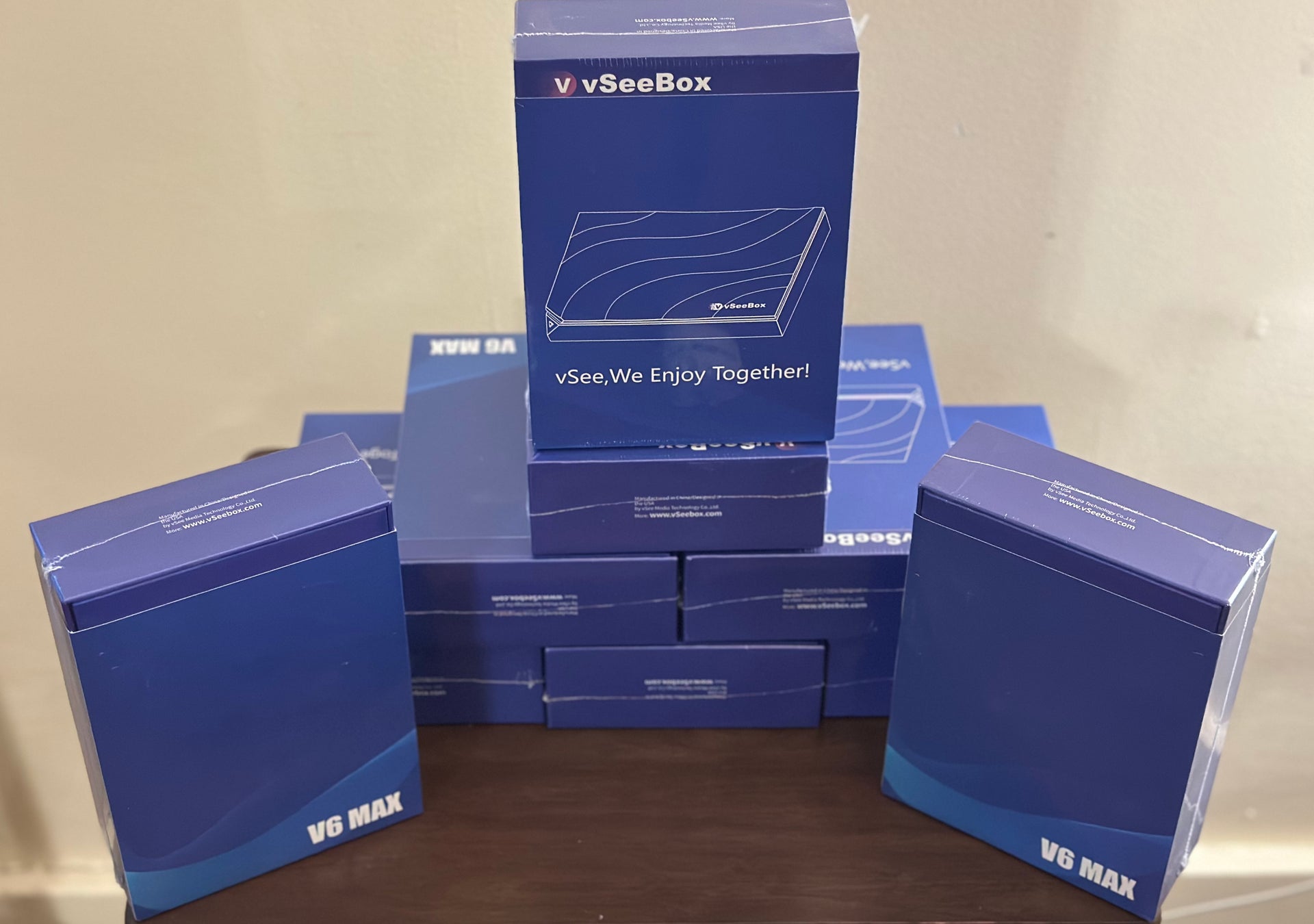 vSeeBox streaming device packaging